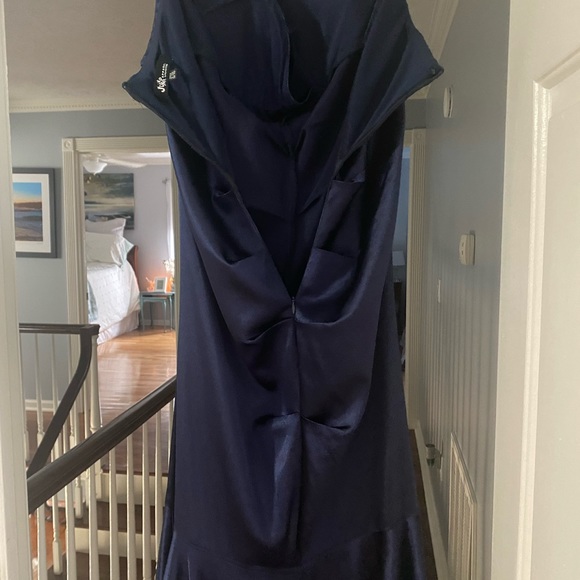 Formal dress - Picture 7 of 9